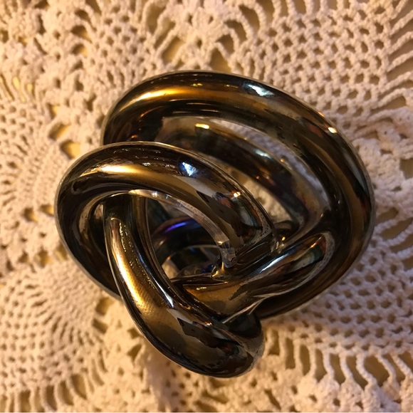 Endless Knot Ornamental Glass - Picture 2 of 5